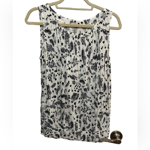 LOFT - White / navy Floral round elastic neck Sleeveless Top - Size L - Picture 1 of 4